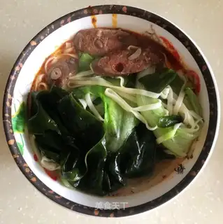 Sausage seaweed sprouts