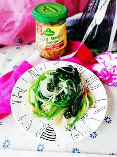 Mustard and spinach fans