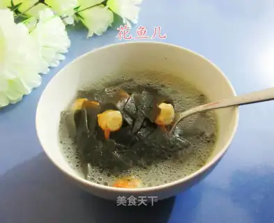 Round clam and seaweed soup