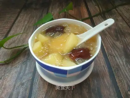 Apple, silver-eared date soup