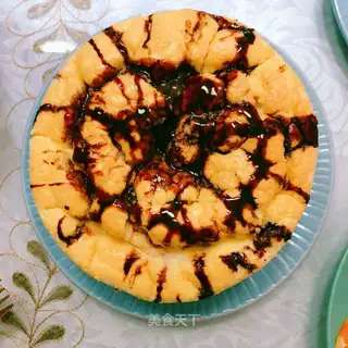 Cheese-flowing macaroni cake