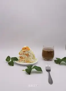 A thousand layers of mango cake