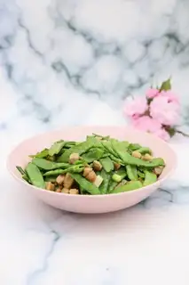 Five flowers for Dutch beans