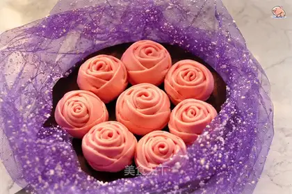 Rose buns