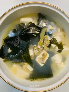 The clams, the sea belt, the tofu soup