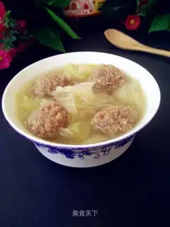 Big cabbage porkball soup