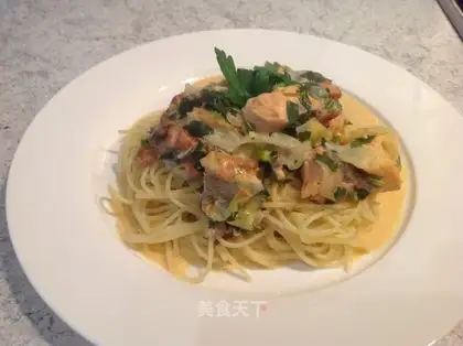 Salmon cheese pasta