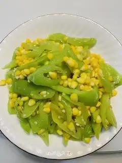 Green peppers and corn beans