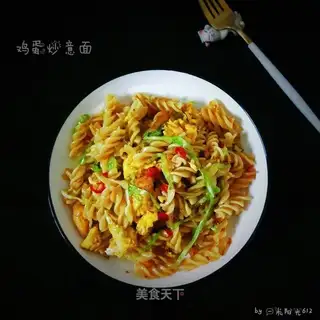 Eggs fried pasta
