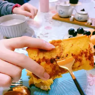Egg fried banana toast