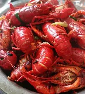 Thirteen spicy lobsters