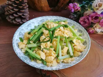 Garlic fried eggs