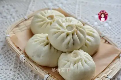 Spring sauce meat buns