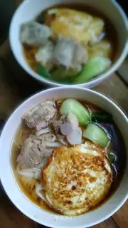 Cracker ribs soup noodles