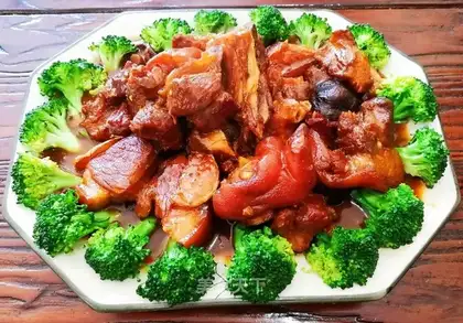 Red burning of pigs' feet