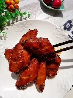Honey-cooked chicken wings