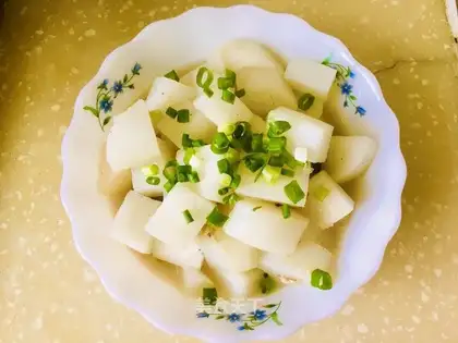 Chicken soup and radish