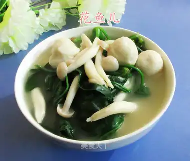 White mushroom cod-ball spinach soup