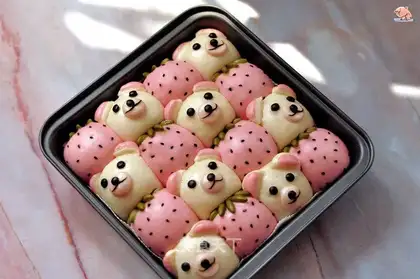 Little bear strawberries squeezing buns