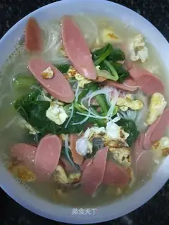 A bowl of noodles