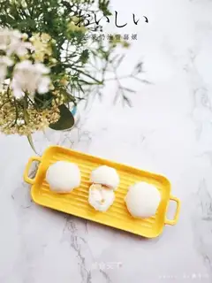 Mango cream and snow