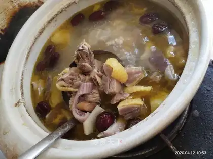 Red-treed yellow pig belly soup