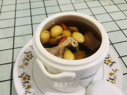 Old duck soup with tea mushrooms
