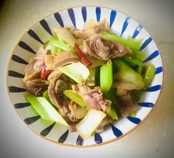 Celery fried duck