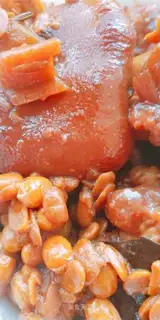 Soy pig hoofs