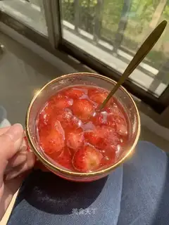 Frozen strawberry sauce