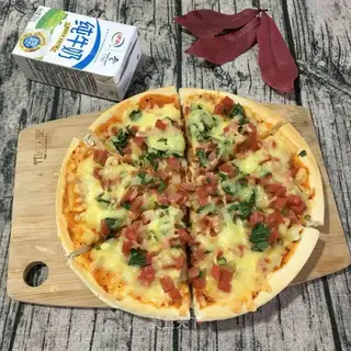 Ham pizza