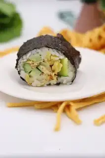 cucumber hand tore chicken sushi