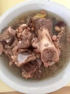 Bones and peanut soup