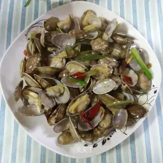 Pelican clams