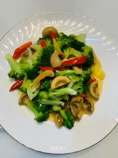 The broccoli with the white mushrooms