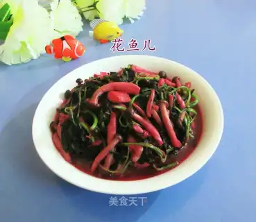 Crab mushrooms and red cranberry