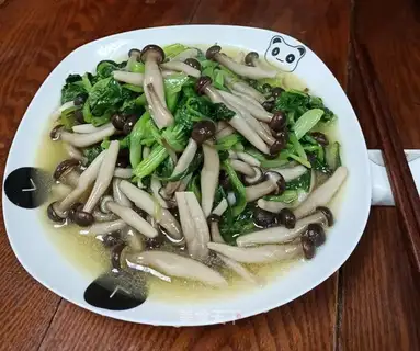 Crab-flavored greens