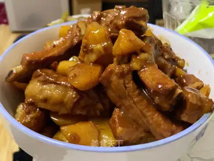 Potatoes made of red roasted ribs