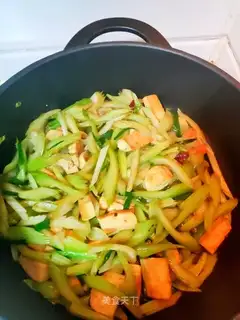Celery fried tofu