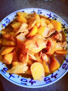 Chicken leg and potatoes