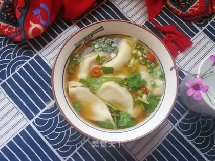 Sour soup and pork dumplings