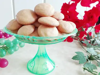 Coconut egg cookies