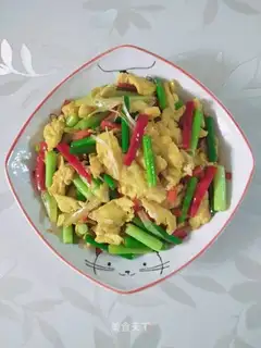Garlic pepper fried goose eggs