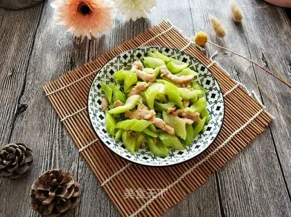 Celery fried meat