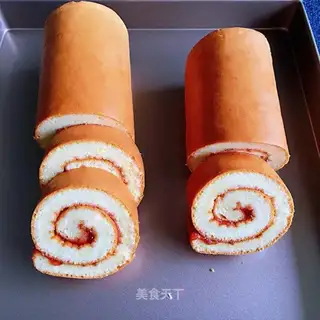 Strawberry roll