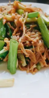 Golden mushrooms, fried onions