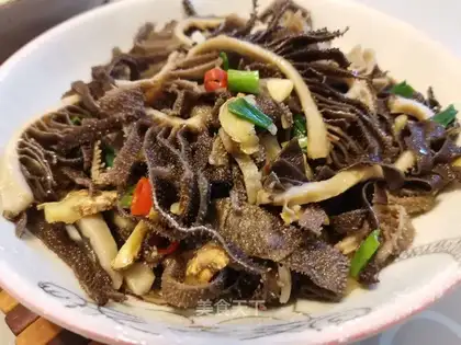 Fried leaves