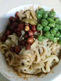 Hot dry noodles