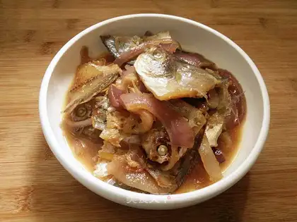 Onion fried fish