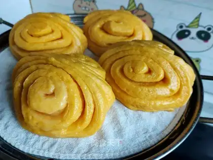 Pumpkin rolls